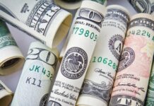 Курс доллара стремится к 29: эксперты рассказали, стоит ли покупать валюту