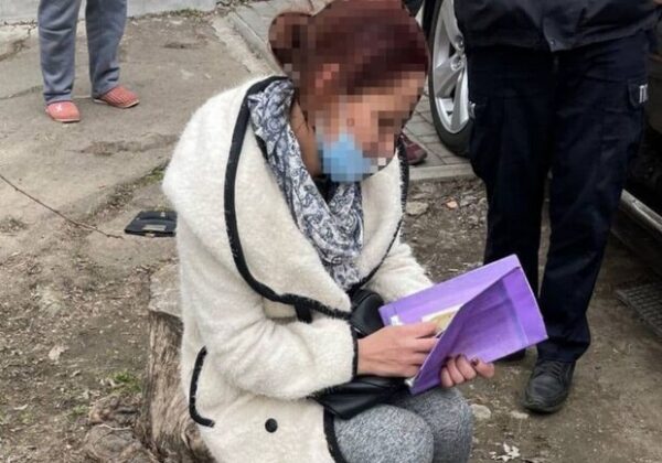 В Одессе женщина пришла проверить счетчик и обокрала женщину прямо в квартире В Одессе женщина пришла проверить счетчик и обокрала женщину прямо в квартире
