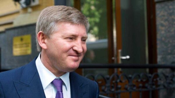 Ахметов 16 февраля пообещал быть в Мариуполе Ахметов 16 февраля пообещал быть в Мариуполе