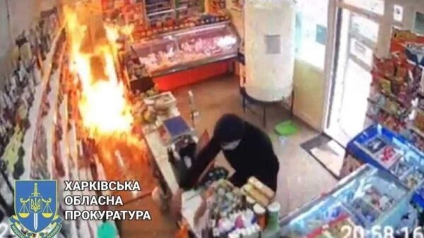 В Харькове парень пытался поджечь бывшую девушку В Харькове парень пытался поджечь бывшую девушку