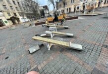 Многострадальные качели на Греческой продолжают разрушаться