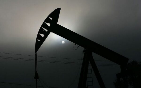 Нефть стремительно дешевеет из-за сокращения спроса Нефть стремительно дешевеет из-за сокращения спроса