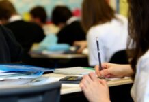 Украинские студенты могут поступить в вузы Европы: как это сделать
