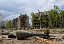 Российские оккупанты начали отступать от Северодонецка