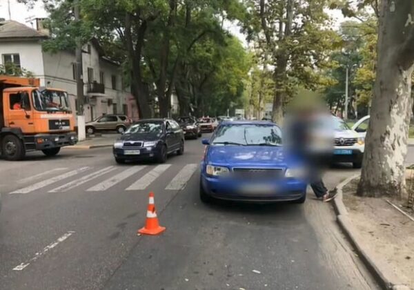 На Адмиральском проспекте сбили женщину на "зебре" На Адмиральском проспекте сбили женщину на "зебре"