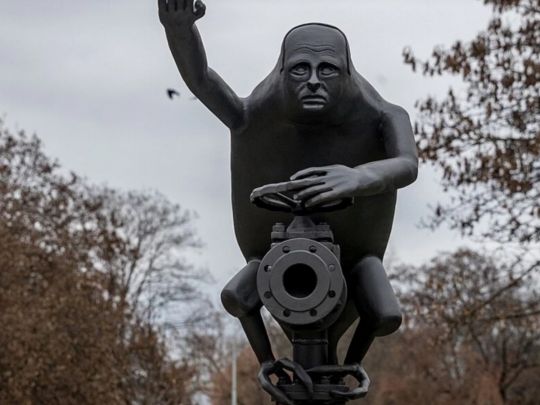 Вандали пошкодили усміхненого путіна у Празі