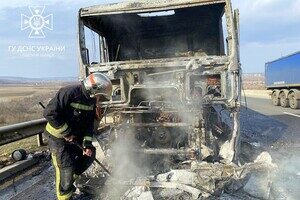 На трассе Одесса – Киев загорелась фура: подробности происшествия На трассе Одесса – Киев загорелась фура: подробности происшествия