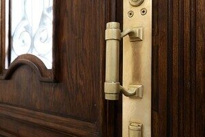 Одесситы сами восстановили старинную дверь в доме Фельдмана Одесситы сами восстановили старинную дверь в доме Фельдмана