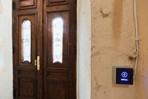 Одесситы сами восстановили старинную дверь в доме Фельдмана Одесситы сами восстановили старинную дверь в доме Фельдмана
