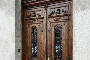 Одесситы сами восстановили старинную дверь в доме Фельдмана Одесситы сами восстановили старинную дверь в доме Фельдмана