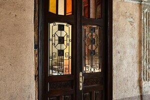 В Одессе отреставрировали еще одну историческую дверь В Одессе отреставрировали еще одну историческую дверь