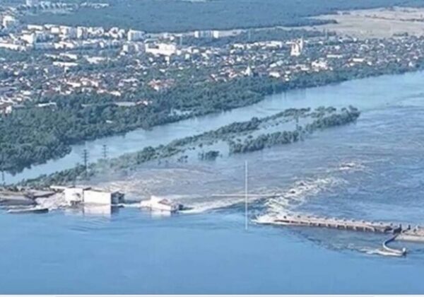 Подрыв Каховской ГЭС: одесситов просят не купаться в море хоть несколько дней Подрыв Каховской ГЭС: одесситов просят не купаться в море хоть несколько дней