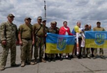 Провели 15 месяцев в плену: в Одесскую область вернулись пограничники, защищавшие остров Змеиный (видео)