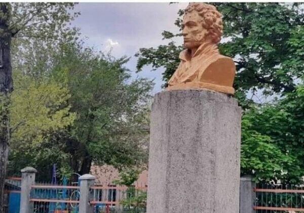 В Одесской области демонтировали бюст Пушкина В Одесской области демонтировали бюст Пушкина