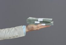 Курс валют в Украине 13 августа 2024 года: сколько стоит доллар и евро