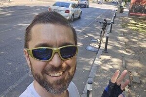 В Одессе впервые в Украине установили антипарковые столбики, которые сделали из пластика В Одессе впервые в Украине установили антипарковые столбики, которые сделали из пластика