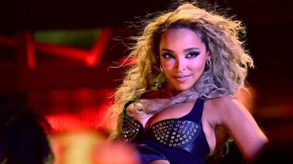 «Nasty» Tinashe: песня лета в TikTok «Nasty» Tinashe: песня лета в TikTok