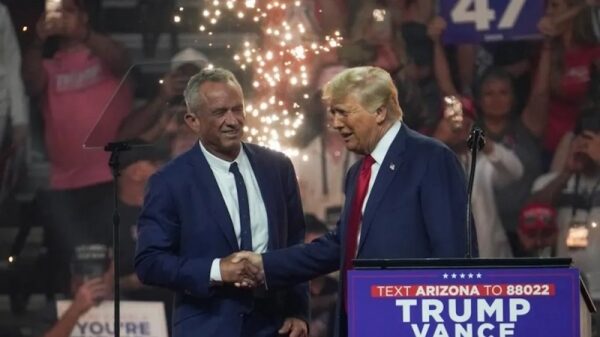 Роберт Кеннеди-младший бросил свою компанию и поддержал Трампа Роберт Кеннеди-младший бросил свою компанию и поддержал Трампа