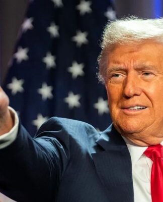 Трамп пригрозил 100% тарифами странам БРИКС в случае попытки заменить доллар