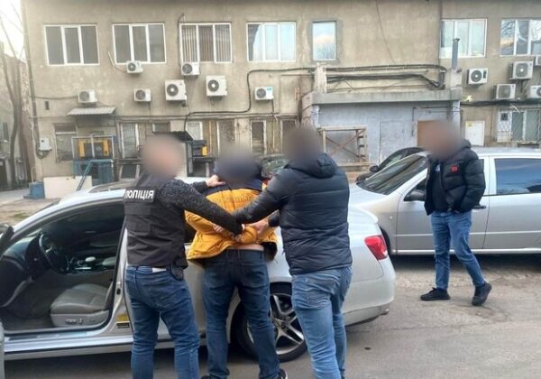 Обещал сделать военнообязанных правоохранителями: в Одессе разоблачили дельца Обещал сделать военнообязанных правоохранителями: в Одессе разоблачили дельца