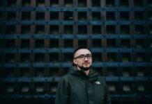Совершено нападение на волонтера Сергея Стерненко: нападающую задержала СБУ
