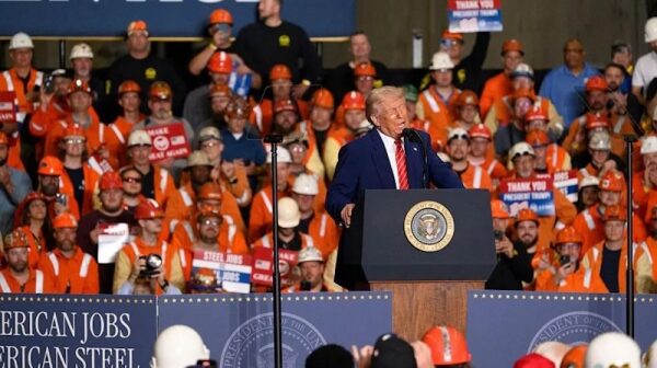 Трамп снова пугает тарифами: теперь на сталь и алюминий Трамп снова пугает тарифами: теперь на сталь и алюминий