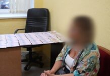 Одесситка заставляла пожилую мать попрошайничать и хотела подкупить полицейского