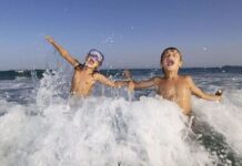 В Одессе и Одесской области отобрали пробы воды на пляжах: где безопасно купаться