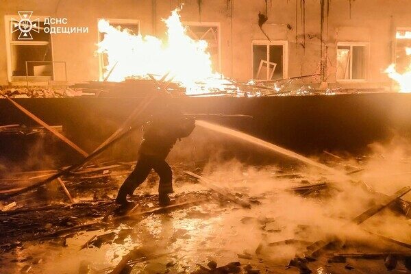 Ночной обстрел Одесчины: под ударом оказался винзавод (обновлено) Ночной обстрел Одесчины: под ударом оказался винзавод (обновлено)