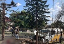 Россия сбросила авиабомбу во время выдачи пенсий в Донецкой области: более 20 погибших гражданских