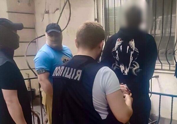 Били и угрожали оружием: в Одессе разоблачили банду вымогателей несуществующих долгов Били и угрожали оружием: в Одессе разоблачили банду вымогателей несуществующих долгов