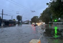Смертельное ненастье в Одессе: девять погибших, среди них ребенок и сотрудница Укрзализныци