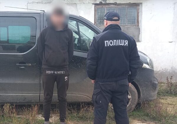 Стрельба на Одесчине: мужчина открыл огонь по автомобилю знакомых Стрельба на Одесчине: мужчина открыл огонь по автомобилю знакомых