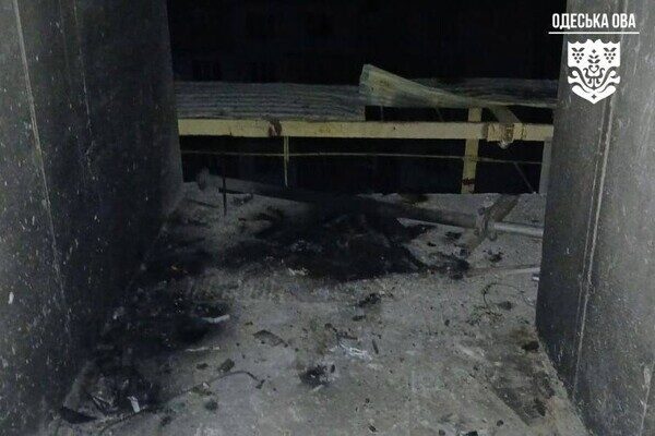 Ночная дроновая атака: в Одессе под ударом оказалась многоэтажка Ночная дроновая атака: в Одессе под ударом оказалась многоэтажка