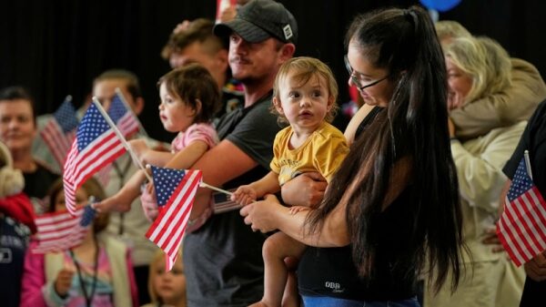 ЮАР осуждает приоритет США для белых беженцев ЮАР осуждает приоритет США для белых беженцев