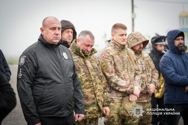 Погиб на востоке Украины: в Одессе простились с полицейским Николаем Яковецким Погиб на востоке Украины: в Одессе простились с полицейским Николаем Яковецким