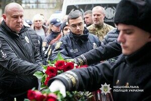 Погиб на востоке Украины: в Одессе простились с полицейским Николаем Яковецким Погиб на востоке Украины: в Одессе простились с полицейским Николаем Яковецким