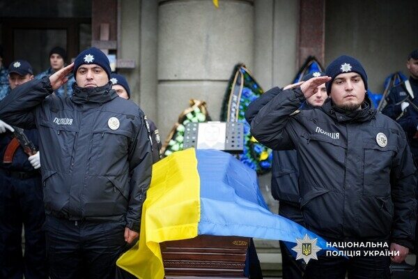 Погиб на востоке Украины: в Одессе простились с полицейским Николаем Яковецким Погиб на востоке Украины: в Одессе простились с полицейским Николаем Яковецким