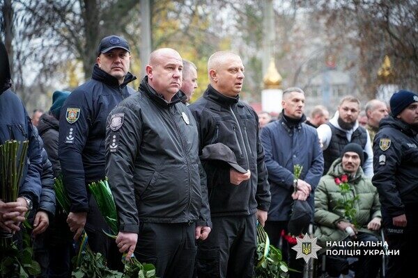 Погиб на востоке Украины: в Одессе простились с полицейским Николаем Яковецким Погиб на востоке Украины: в Одессе простились с полицейским Николаем Яковецким