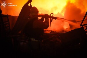 Ночной обстрел Одессы: получили повреждения дома, травмировались люди Ночной обстрел Одессы: получили повреждения дома, травмировались люди
