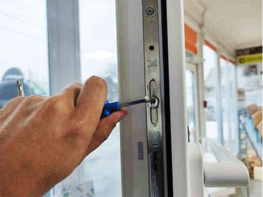 З вікон більше не буде дути: як усунути протяги назавжди