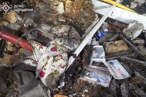 Дроновый удар по дому в Одессе: под завалами обнаружили тело женщины Дроновый удар по дому в Одессе: под завалами обнаружили тело женщины