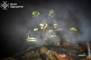 Дроновый удар по дому в Одессе: под завалами обнаружили тело женщины Дроновый удар по дому в Одессе: под завалами обнаружили тело женщины