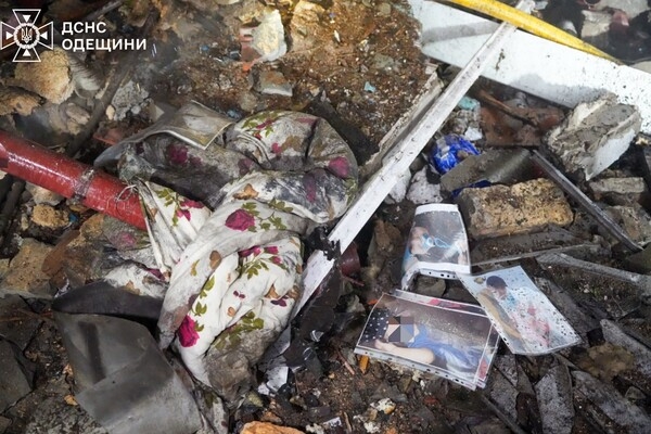 Дроновый удар по дому в Одессе: под завалами обнаружили тело женщины Дроновый удар по дому в Одессе: под завалами обнаружили тело женщины