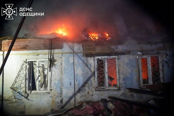 Дроновый удар по дому в Одессе: под завалами обнаружили тело женщины Дроновый удар по дому в Одессе: под завалами обнаружили тело женщины