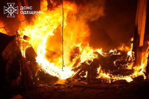 Ночной обстрел Одессы: под ударом оказался промышленный объект Ночной обстрел Одессы: под ударом оказался промышленный объект