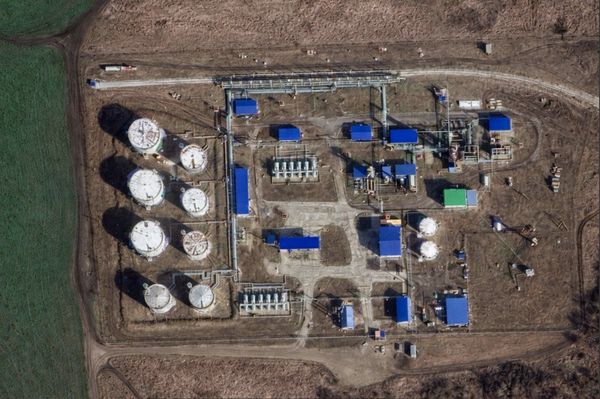 Безпілотники підпалили НПЗ у Краснодарському краї Росії