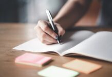 Получи ответ: сейчас действует исключительно новое украинское правописание или ещё можно писать по-старому