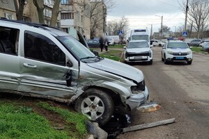 В Одесской области произошло ДТП со стрельбой: пострадала женщина В Одесской области произошло ДТП со стрельбой: пострадала женщина