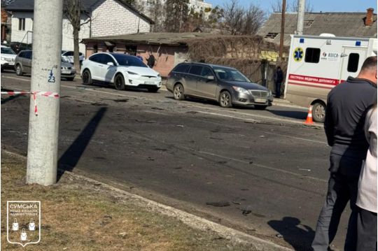 Росіяни вдарили дроном по центру Сум (фото, відео)